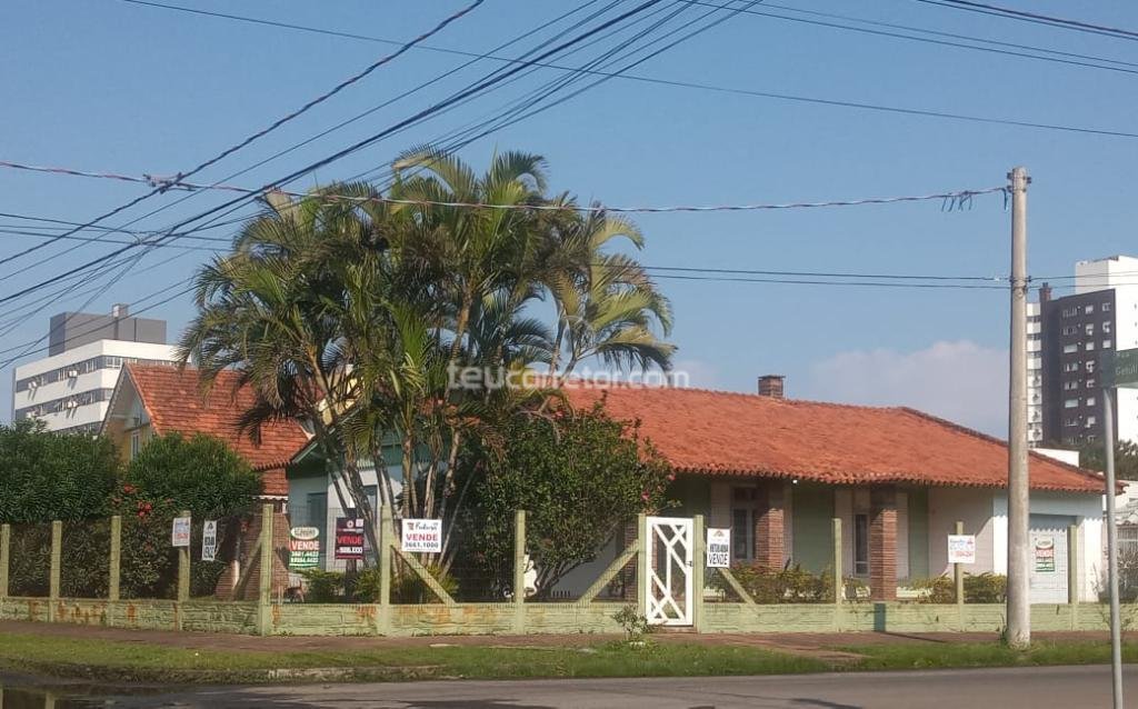 Casas / Sobrados 3 Dorm.