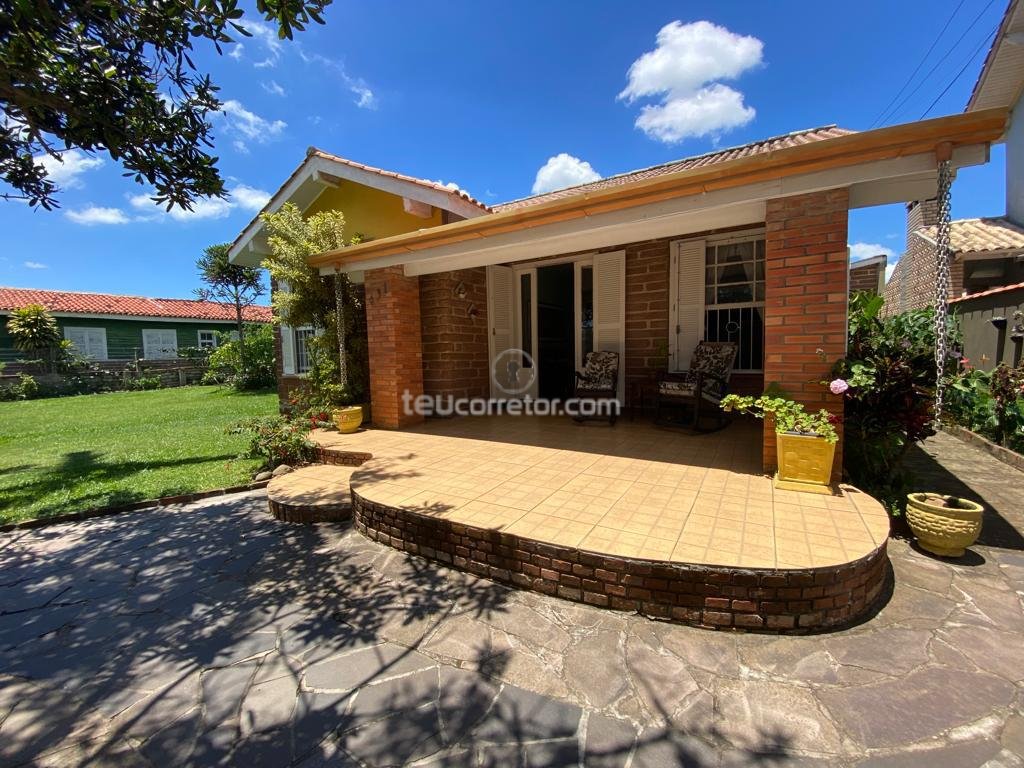 Casas / Sobrados 5 Dorm.