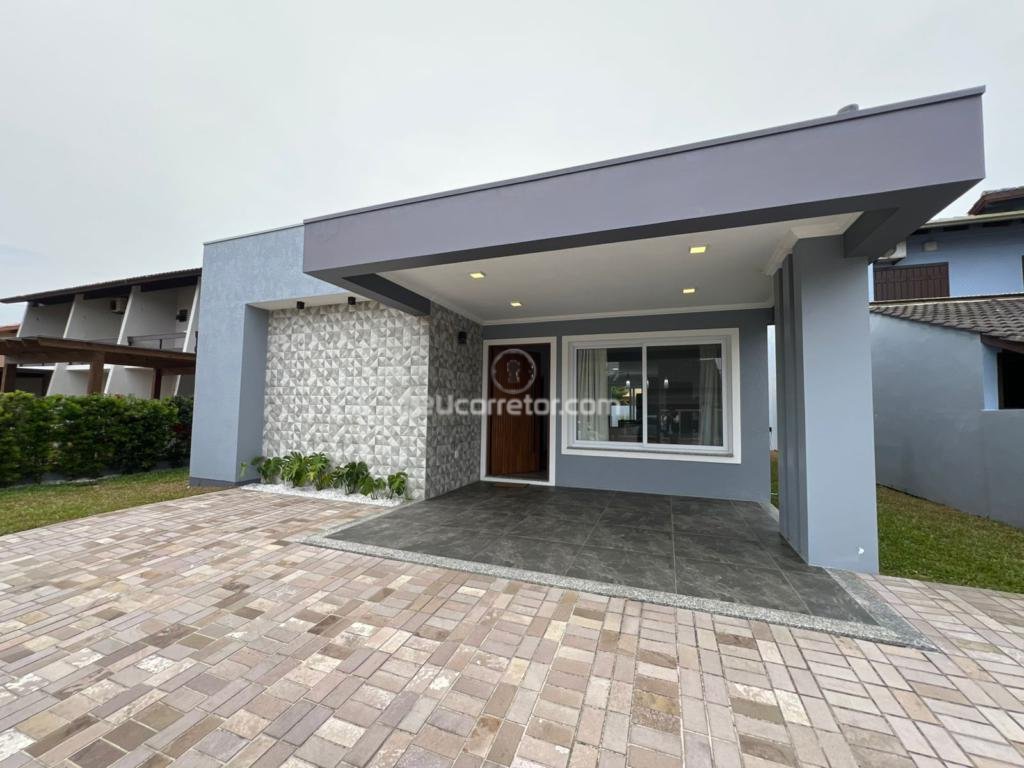 Casas / Sobrados 3 Dorm.