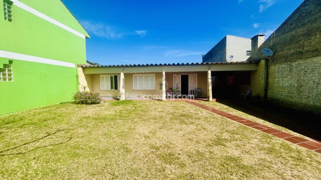 Casas / Sobrados 3 Dorm.