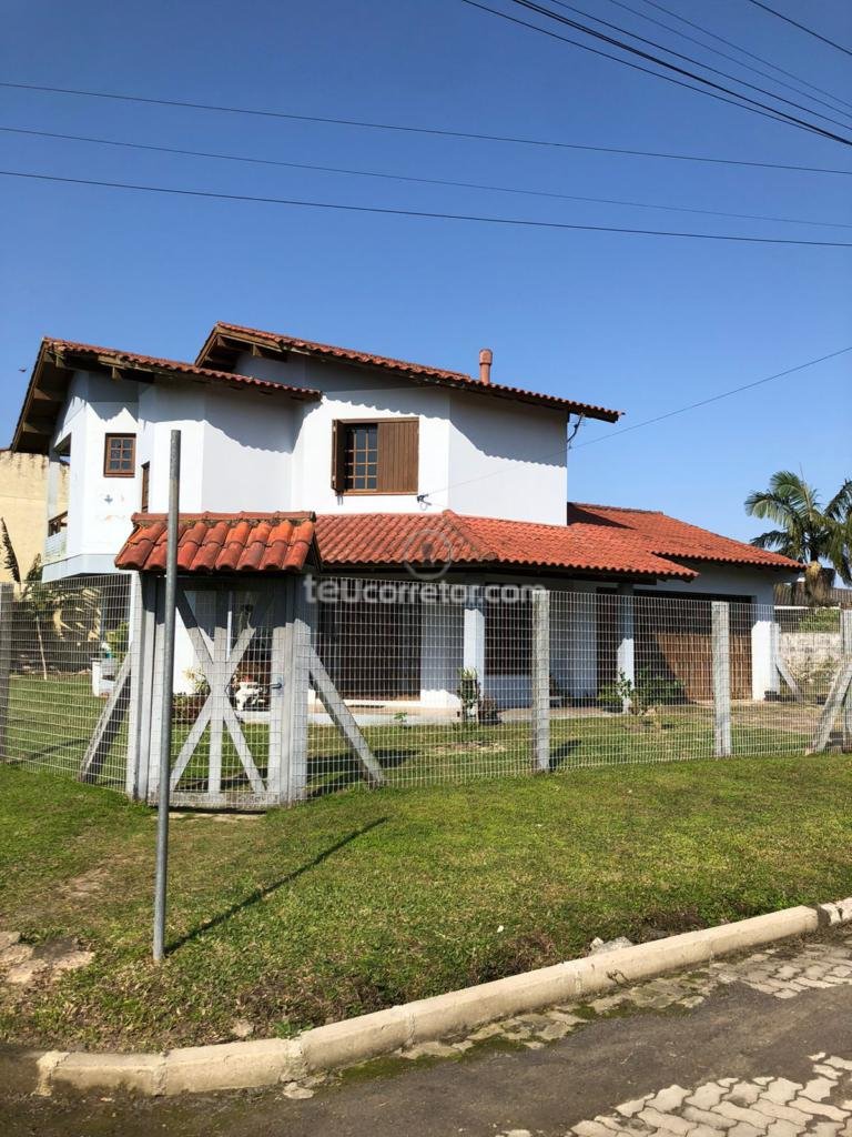 Casas / Sobrados 3 Dorm.