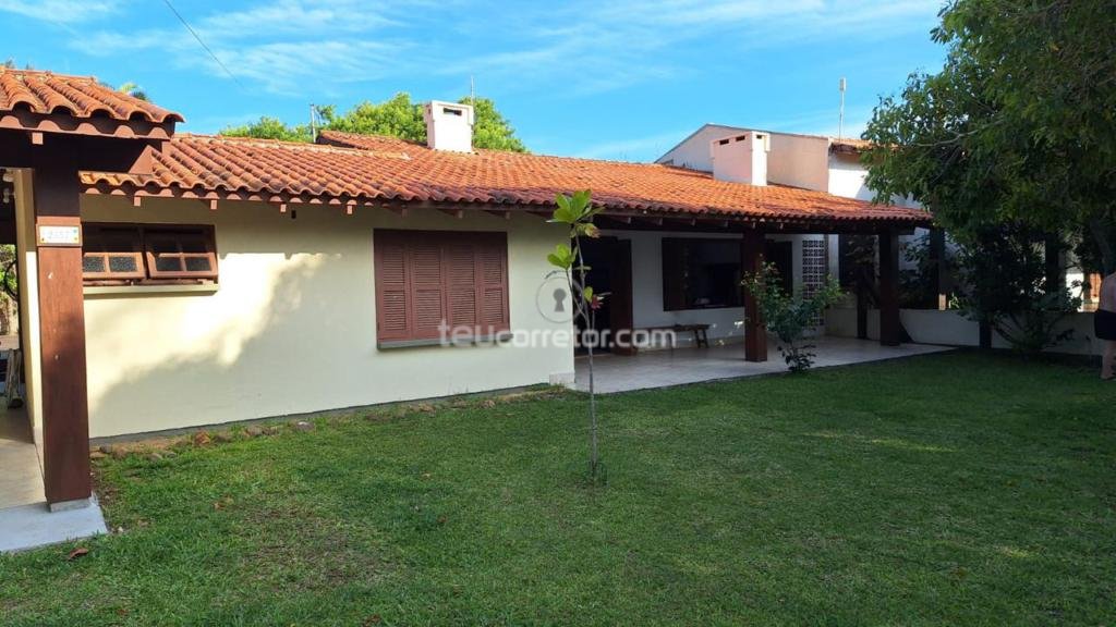 Casas / Sobrados 3 Dorm.