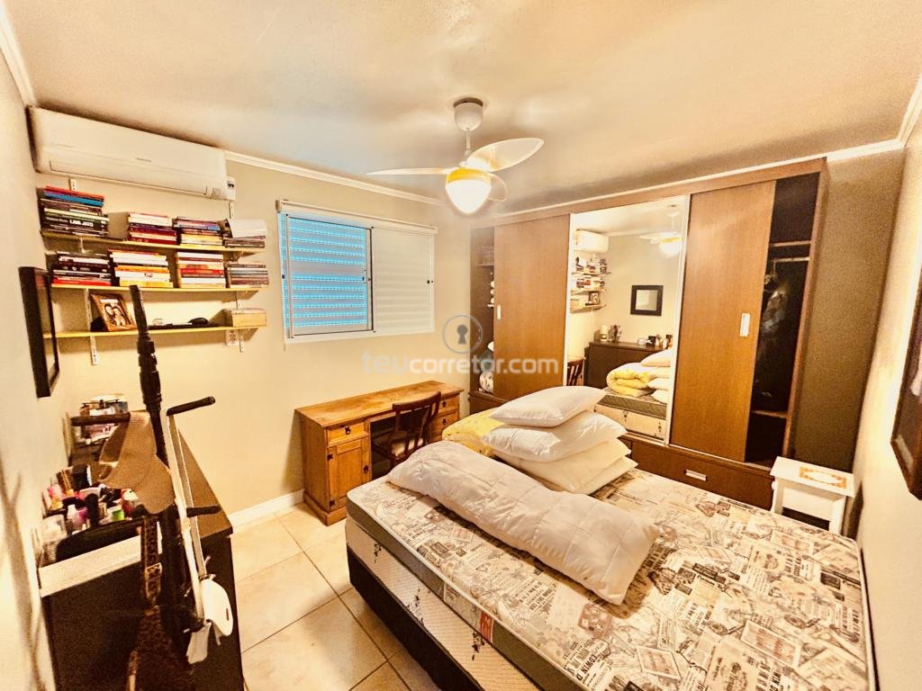 Casas / Sobrados 5 Dorm.