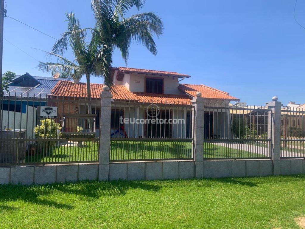 Casas / Sobrados 3 Dorm.