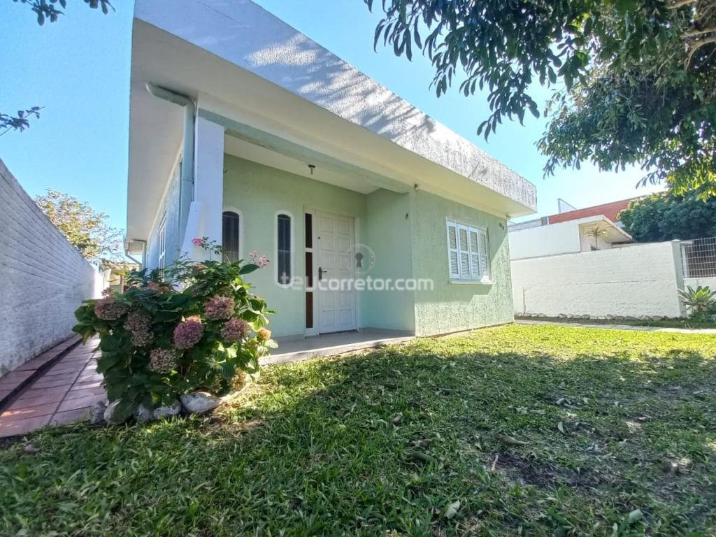 Casas / Sobrados 3 Dorm.