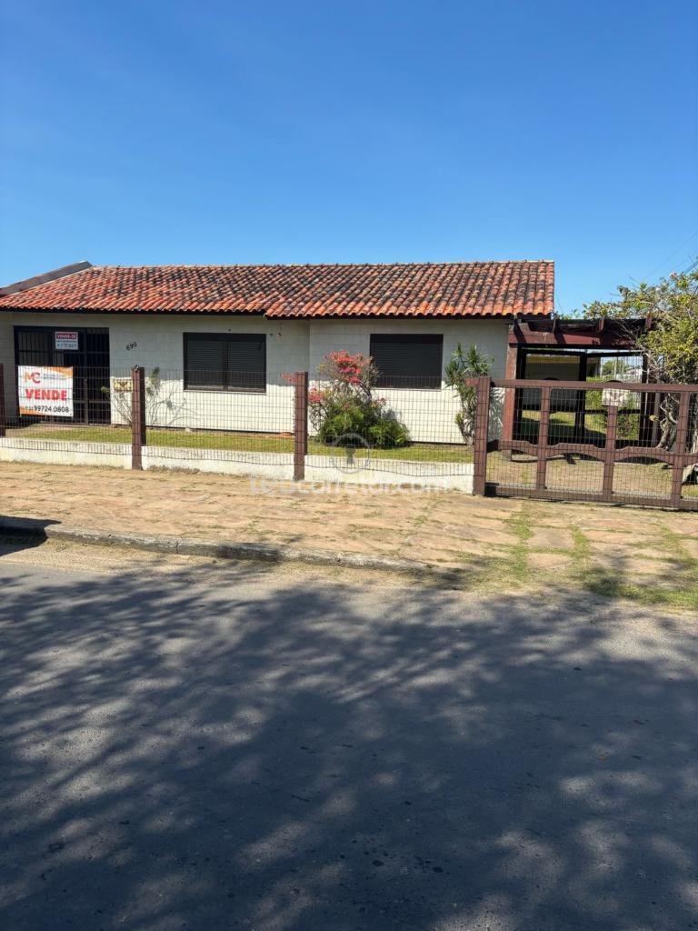 Casas / Sobrados 4 Dorm.