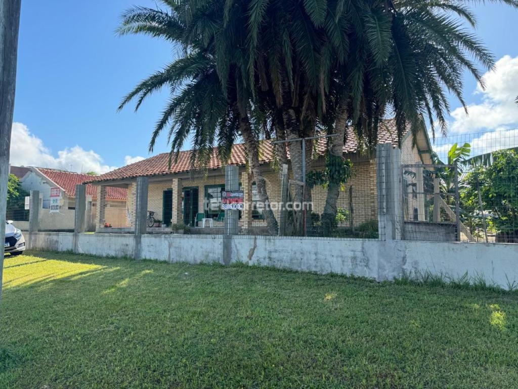 Casas / Sobrados 4 Dorm.