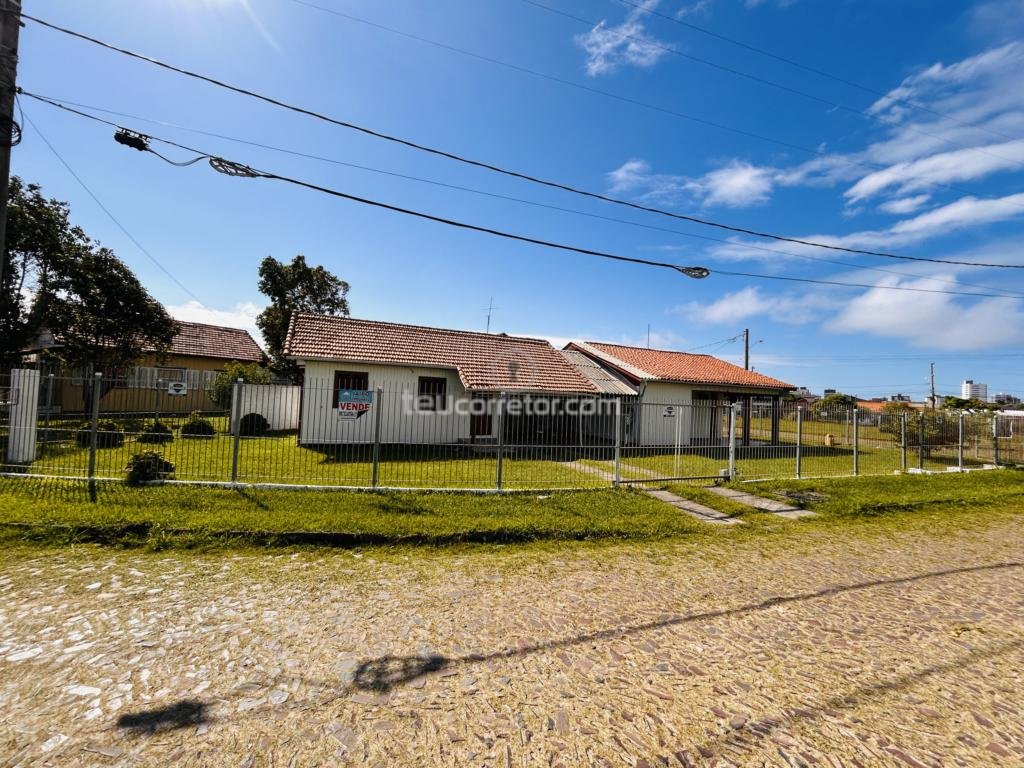 Casas / Sobrados 4 Dorm.