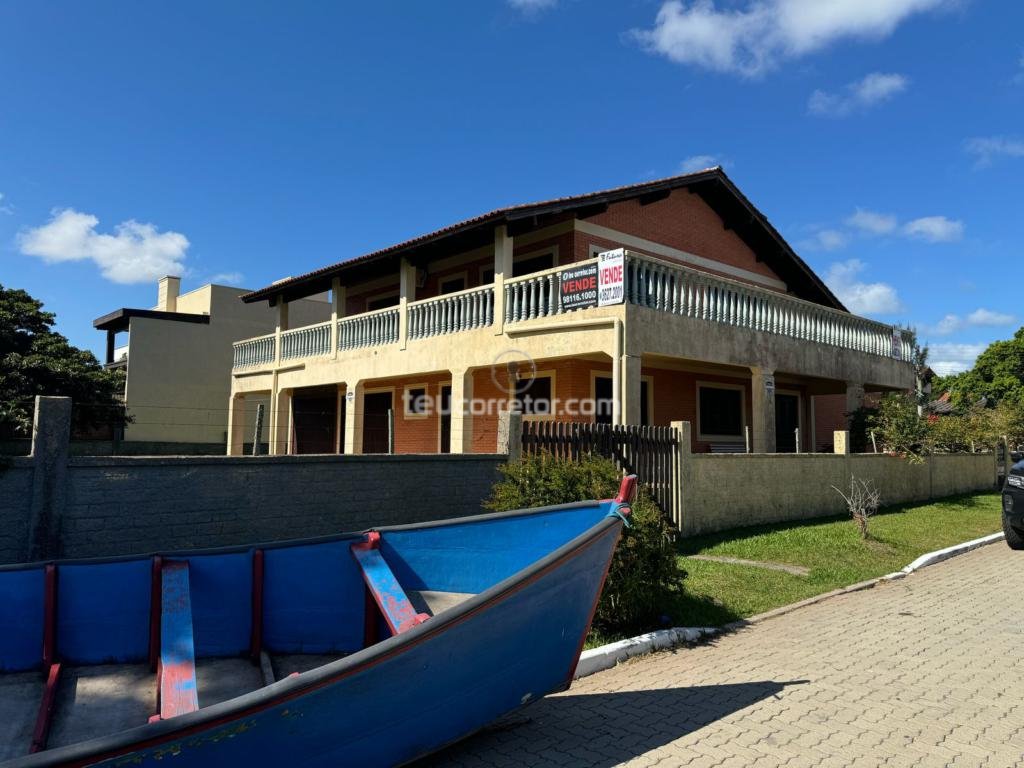 Casas / Sobrados 5 Dorm.