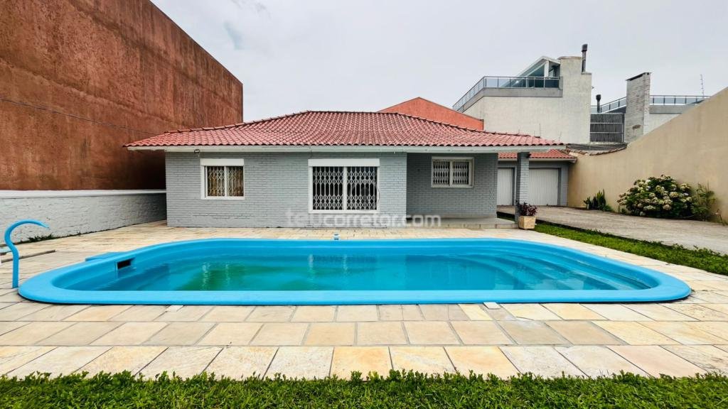 Casas / Sobrados 4 Dorm.