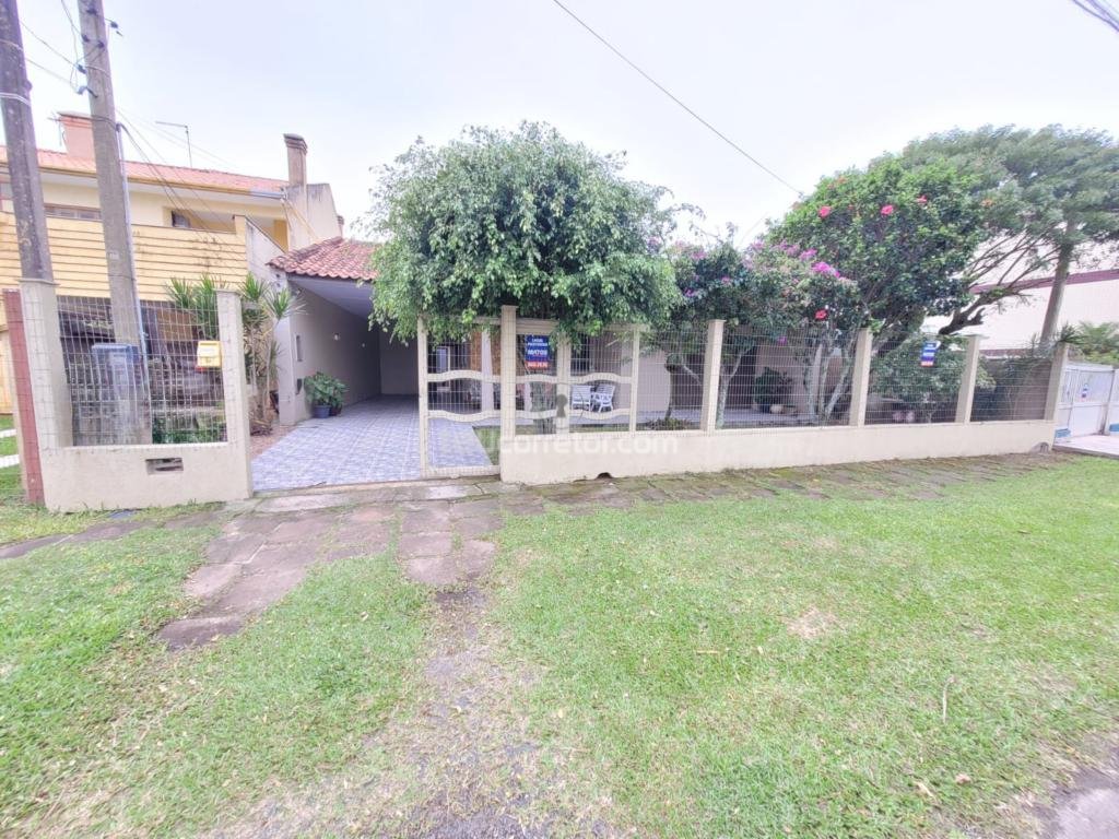 Casas / Sobrados 3 Dorm.