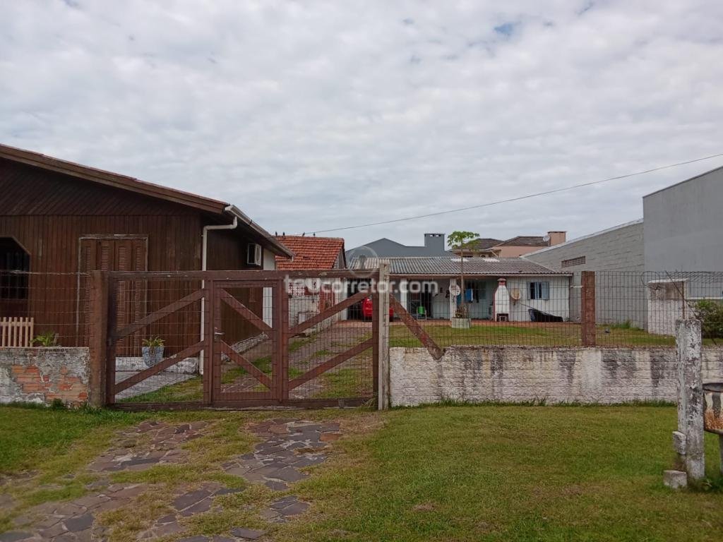 Casas / Sobrados 3 Dorm.