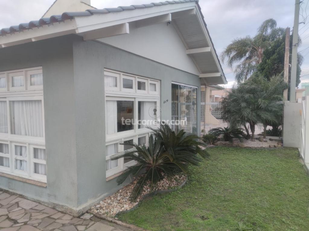 Casas / Sobrados 3 Dorm.