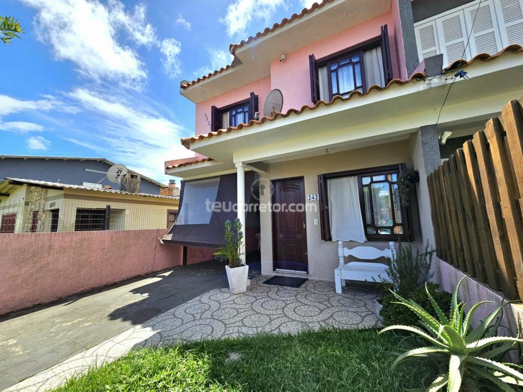 Casa Geminada / Duplex 2 Dorm.