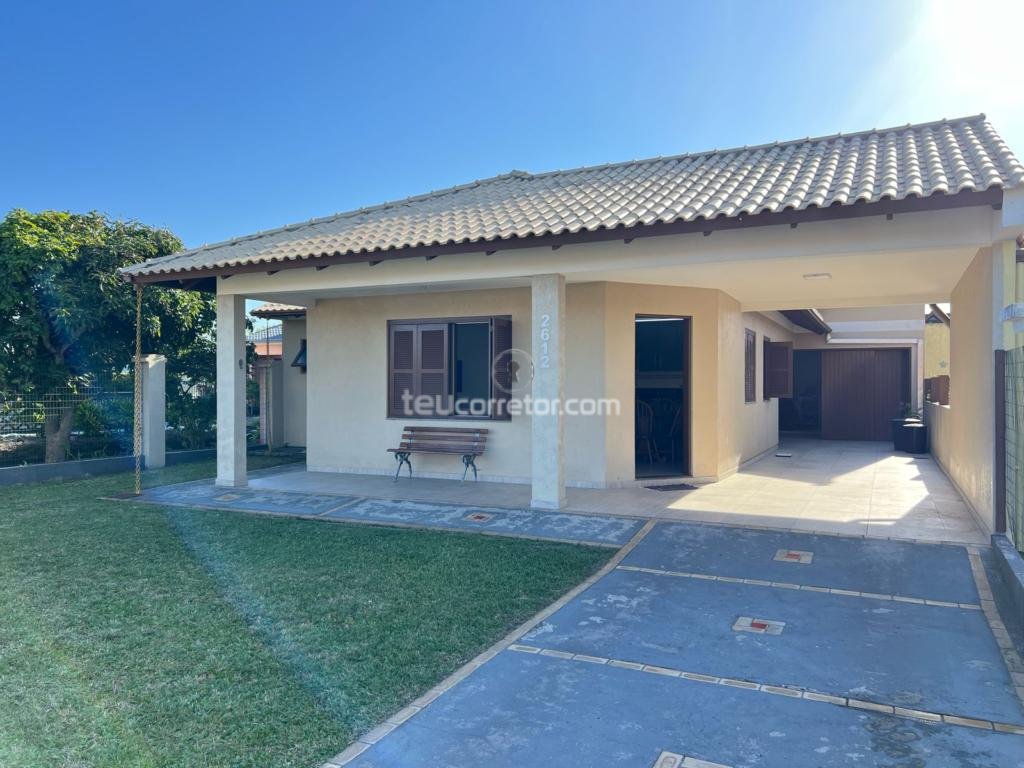 Casas / Sobrados 3 Dorm.