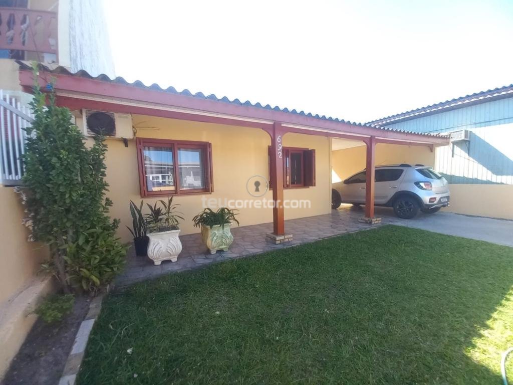 Casas / Sobrados 3 Dorm.