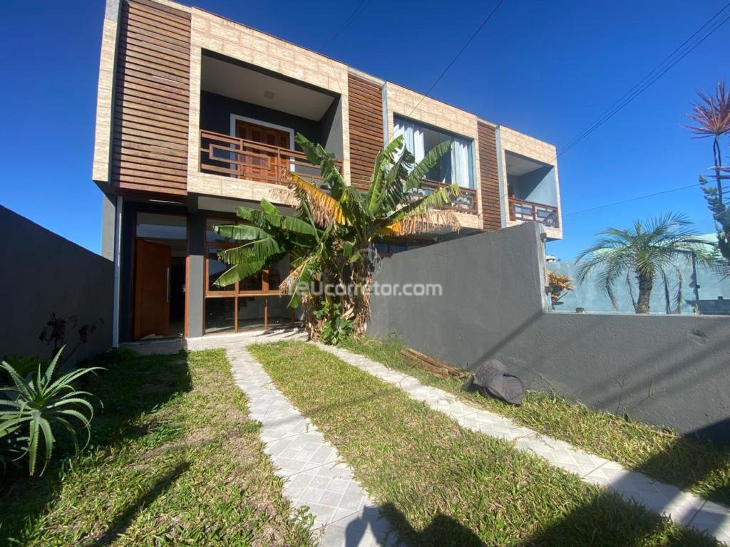 Casas / Sobrados 3 Dorm.