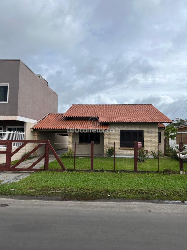 Casas / Sobrados 3 Dorm.