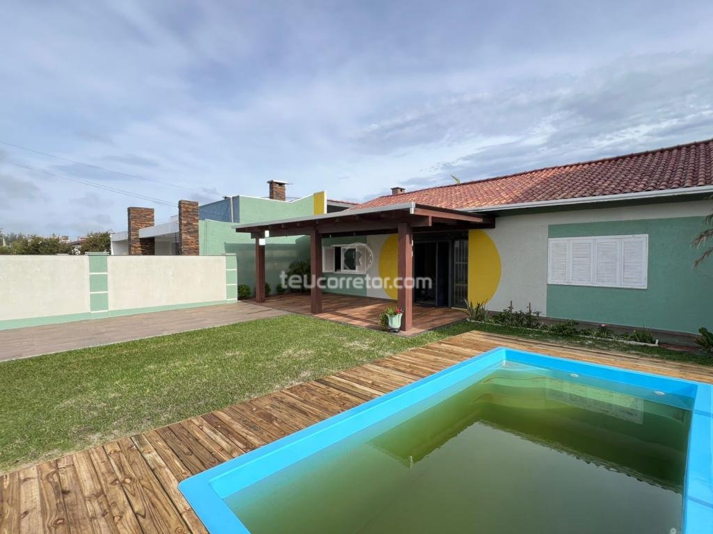 Casas / Sobrados 4 Dorm.