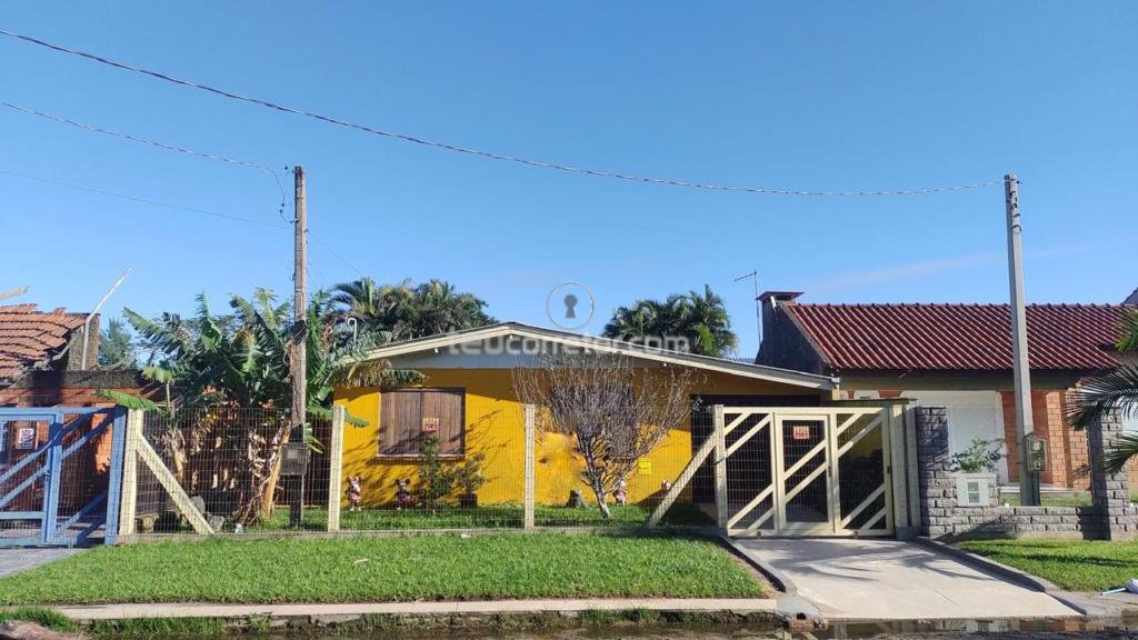 Casas / Sobrados 4 Dorm.