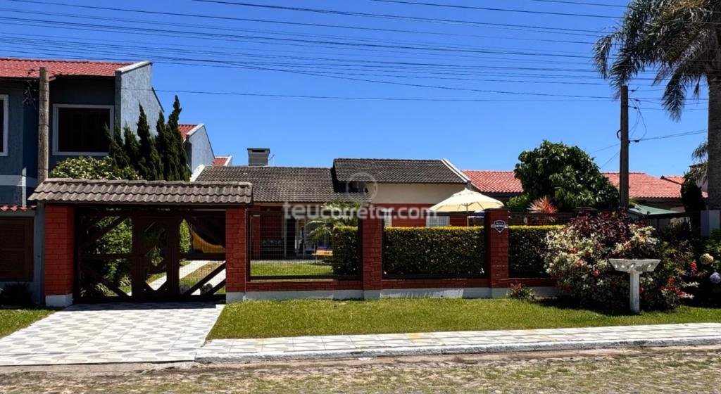 Casas / Sobrados 3 Dorm.