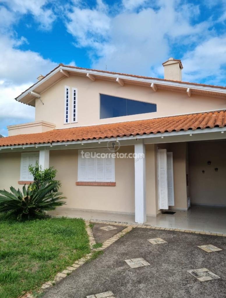 Casas / Sobrados 3 Dorm.