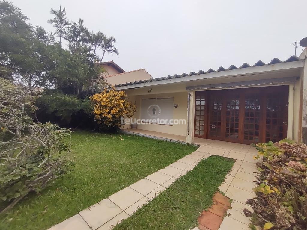 Casas / Sobrados 3 Dorm.