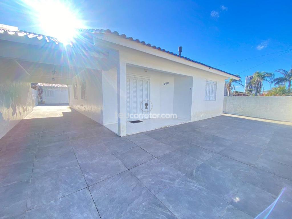 Casas / Sobrados 4 Dorm.
