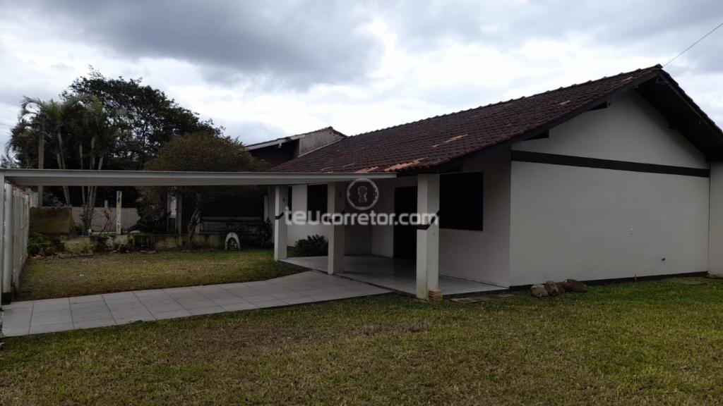 Casas / Sobrados 3 Dorm.