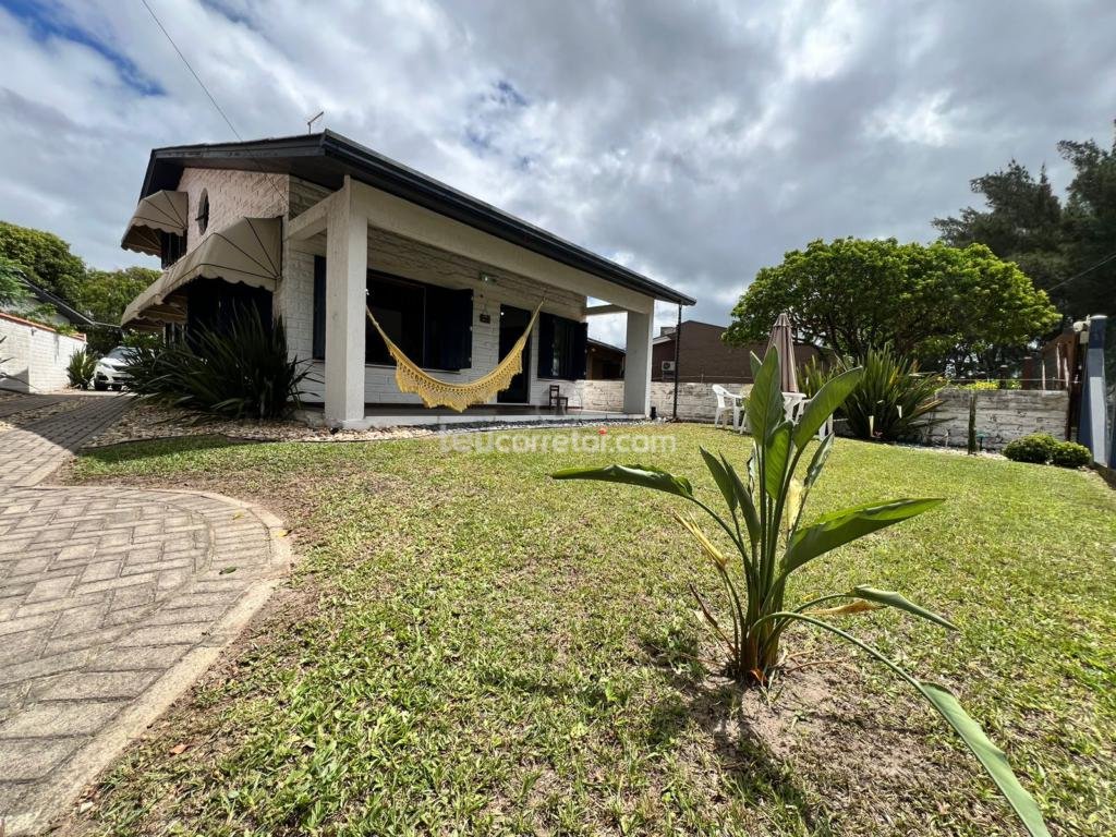 Casas / Sobrados 3 Dorm.