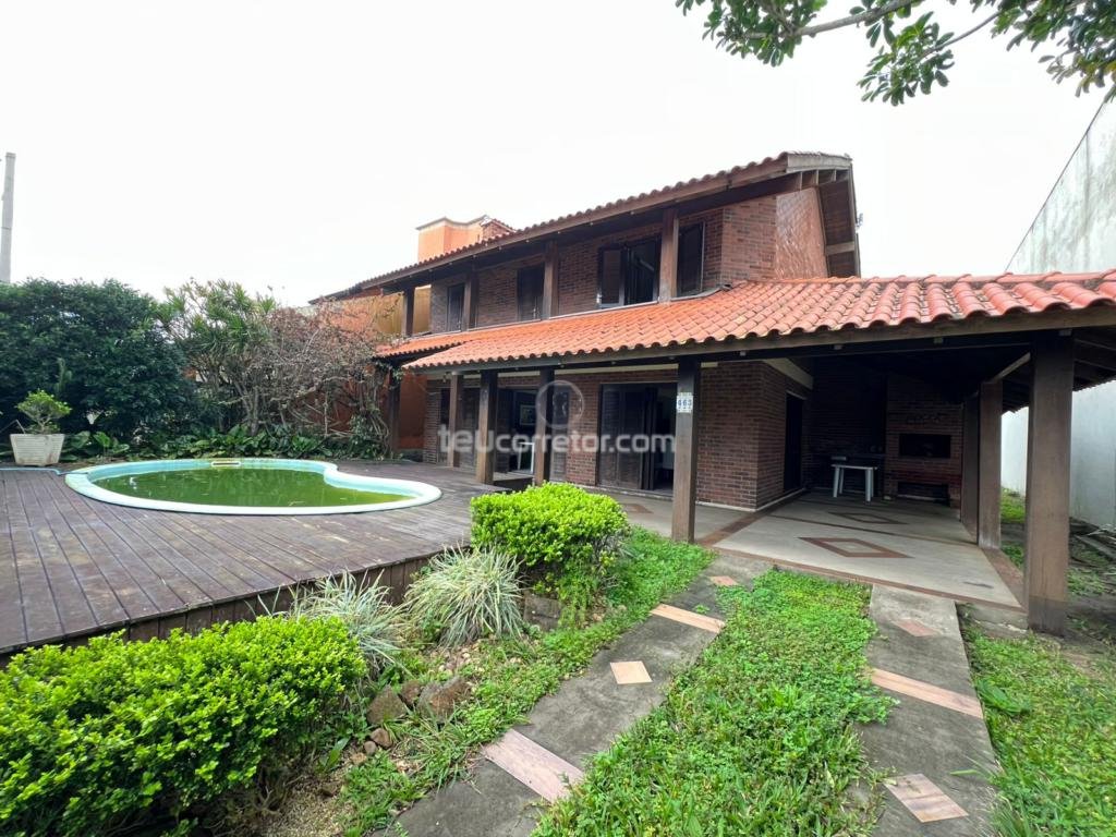 Casas / Sobrados 4 Dorm.