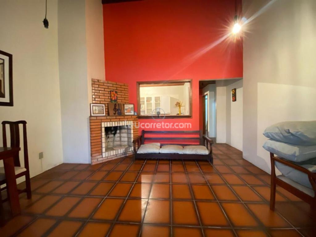 Casas / Sobrados 4 Dorm.