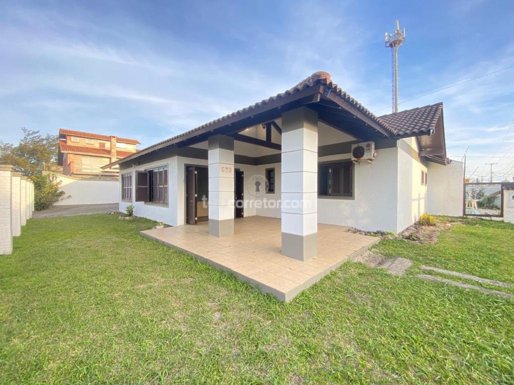 Casas / Sobrados 4 Dorm.