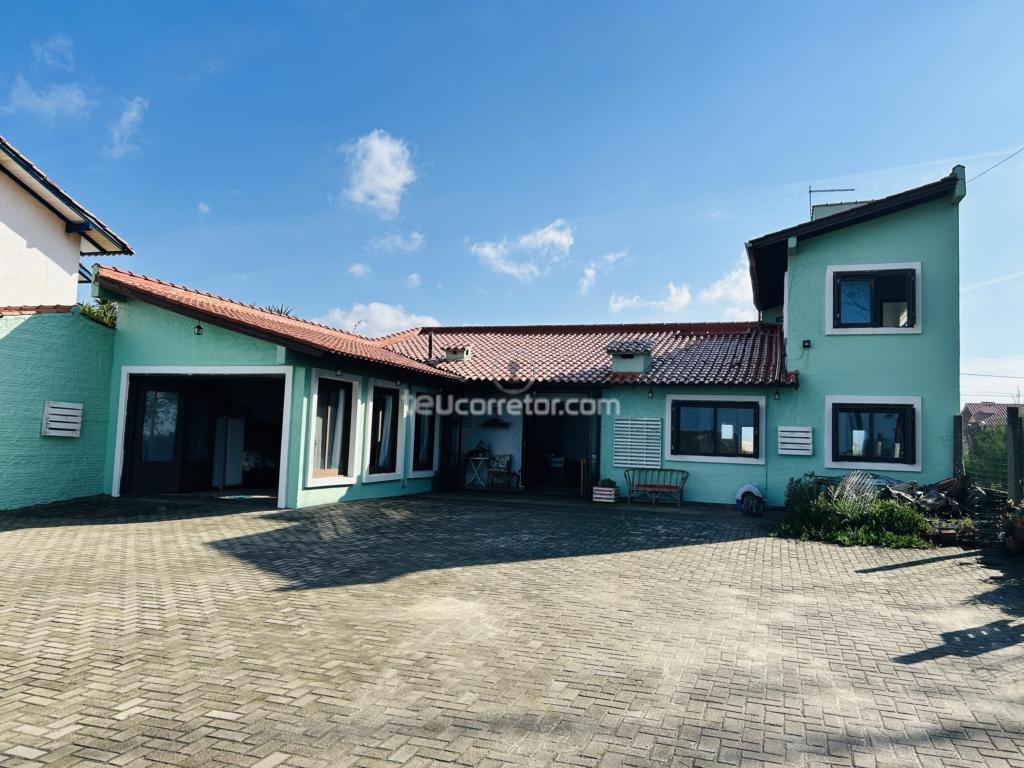 Casas / Sobrados 3 Dorm.