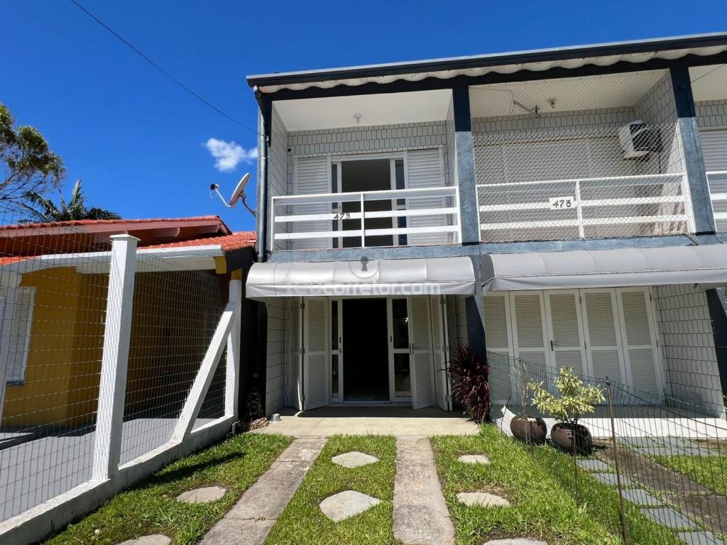 Casa Geminada / Duplex 3 Dorm.