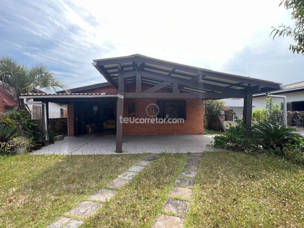 Casas / Sobrados 4 Dorm.