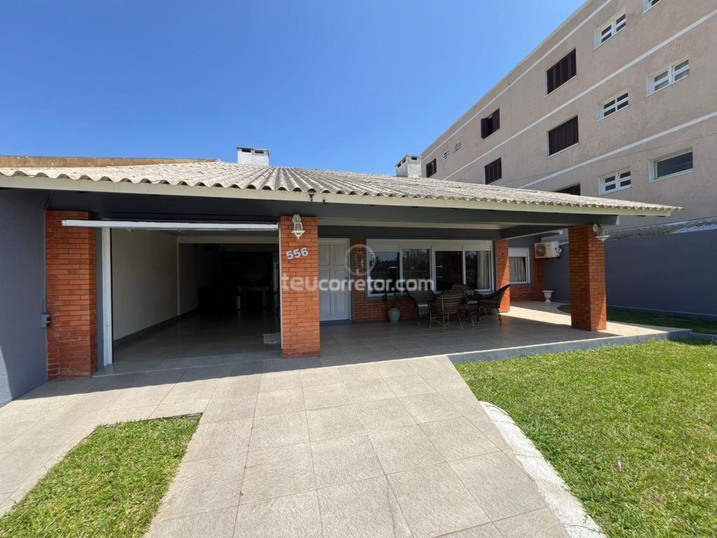 Casas / Sobrados 4 Dorm.