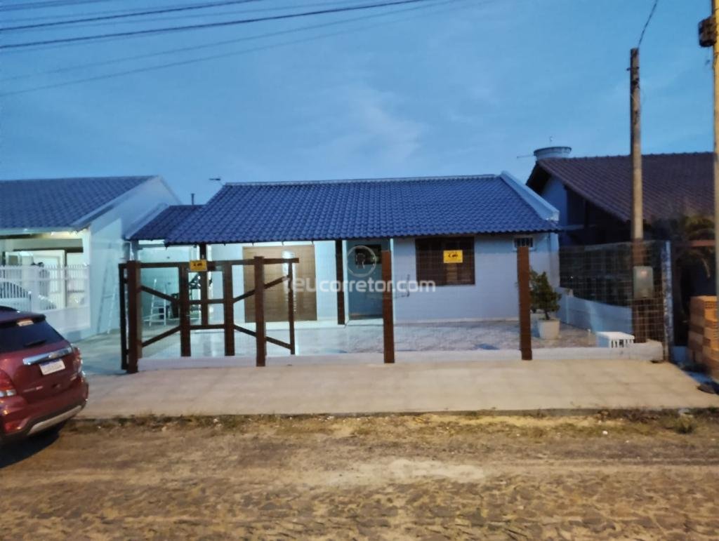 Casas / Sobrados 3 Dorm.