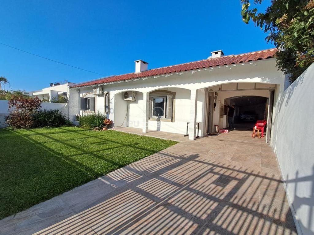 Casas / Sobrados 3 Dorm.