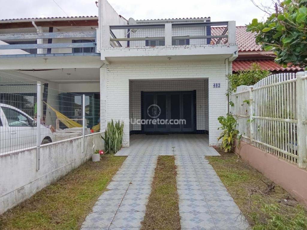 Casa Geminada / Duplex 2 Dorm.