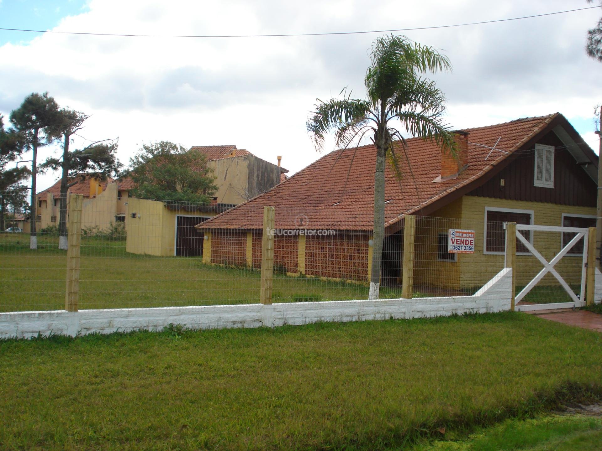 Casas / Sobrados 3 Dorm.