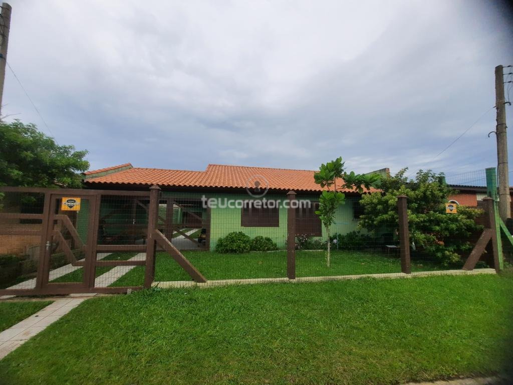 Casas / Sobrados 3 Dorm.