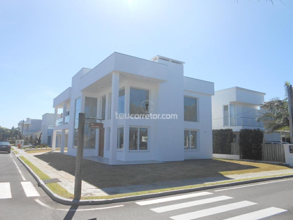 Casas / Sobrados 5 Dorm.