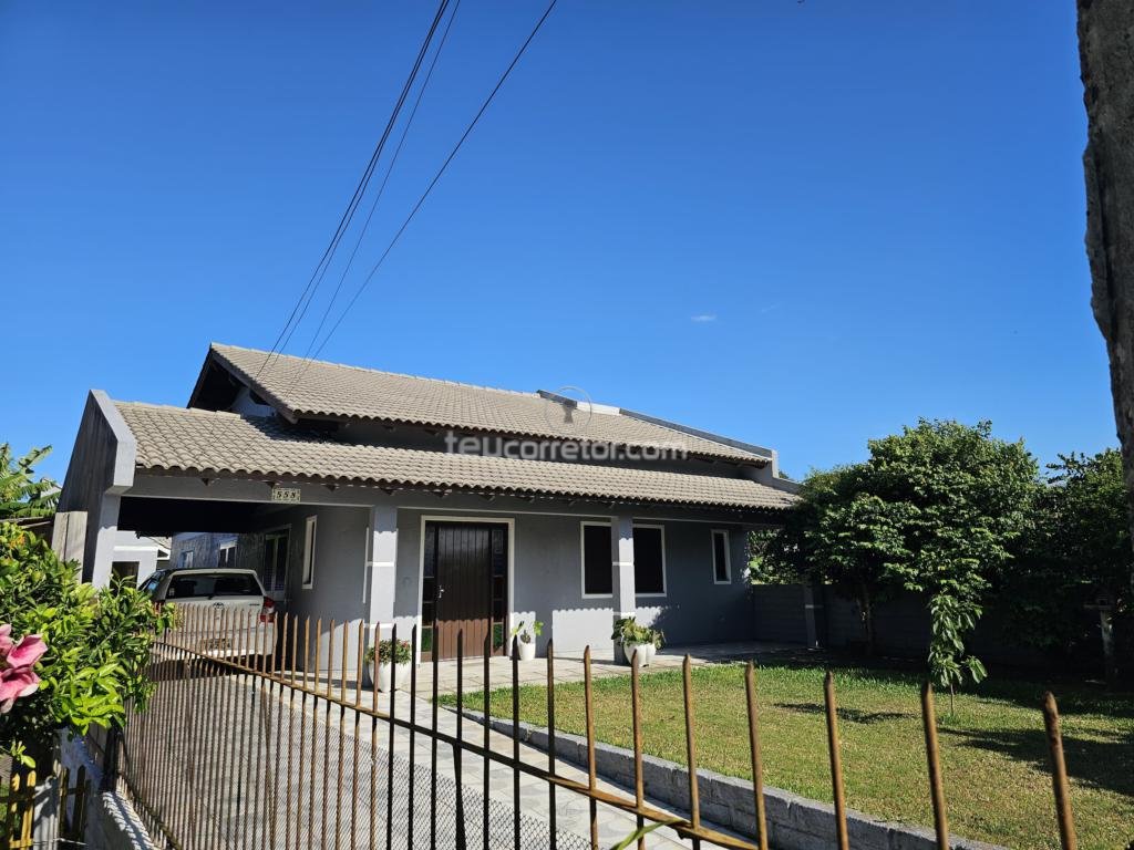 Casas / Sobrados 4 Dorm.