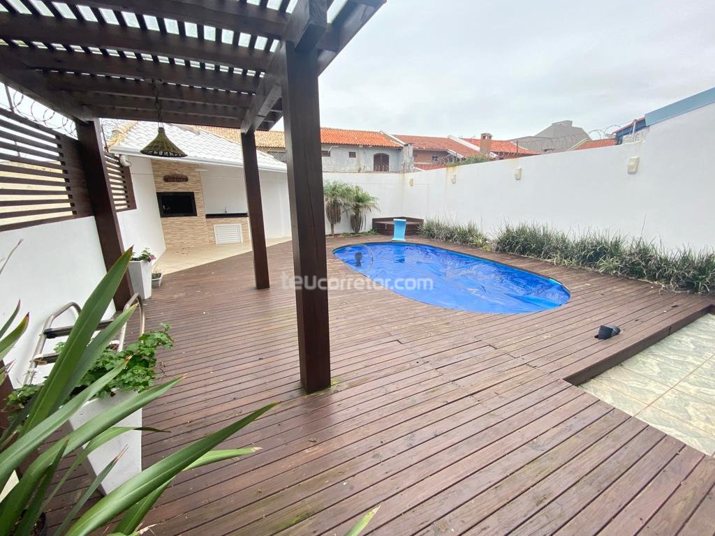 Casas / Sobrados 3 Dorm.