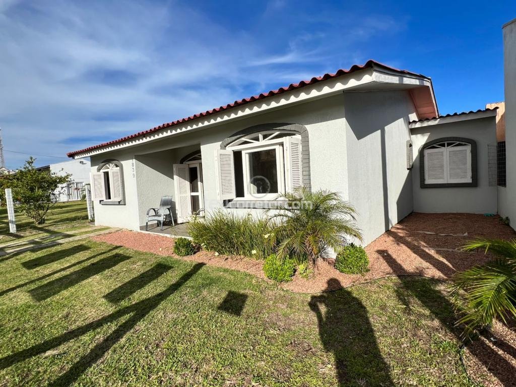 Casas / Sobrados 3 Dorm.