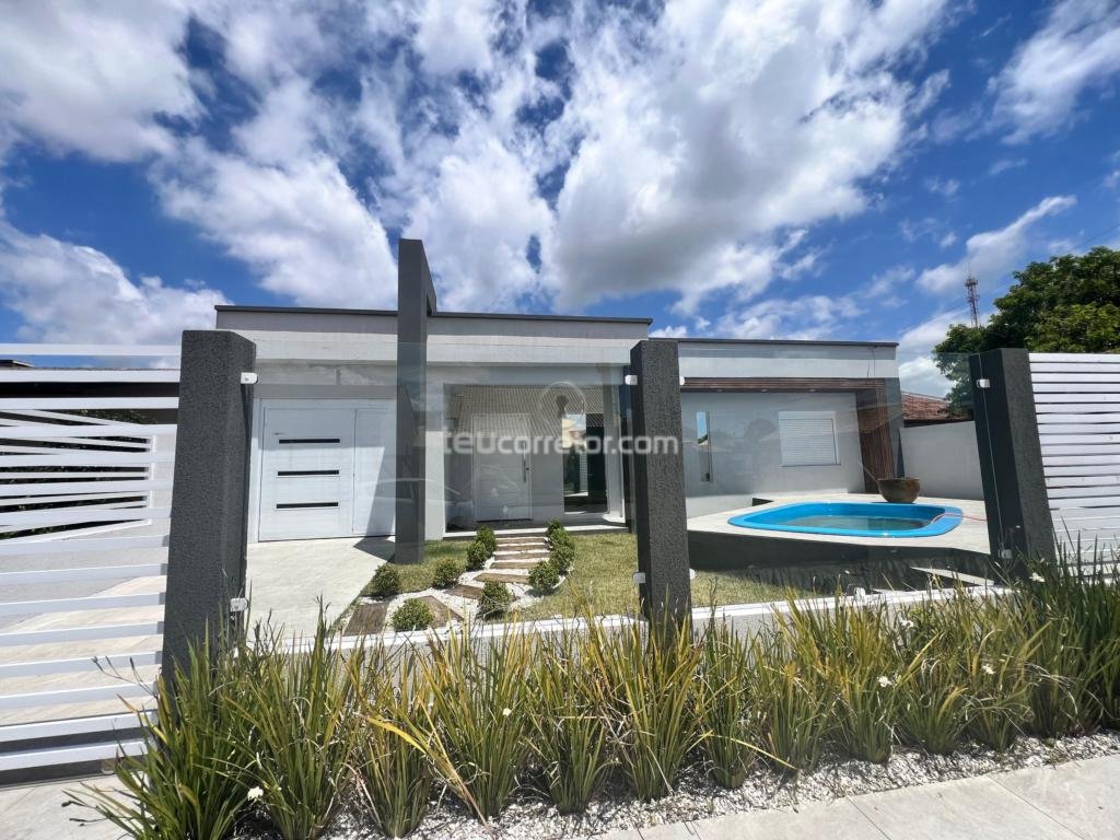 Casas / Sobrados 3 Dorm.